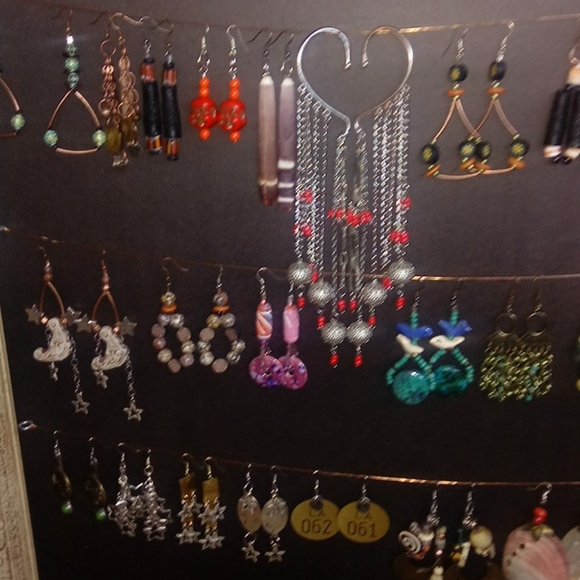 SHARING UNIQUE  EARRINGS!! - Picture 1 of 4